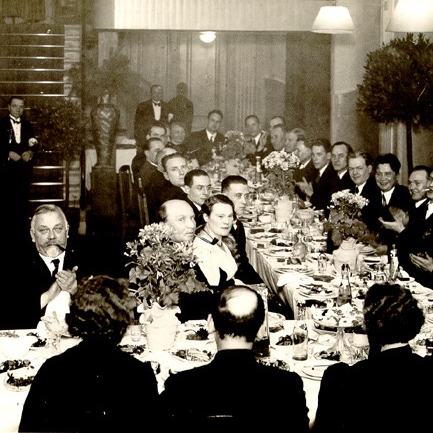 Sinimandria 1930 keskel